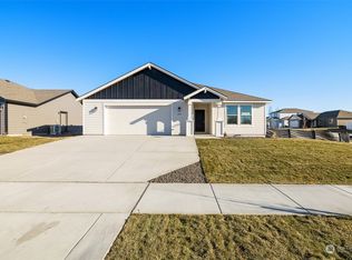 205 N Sandy Loop, Moses Lake, WA 98837