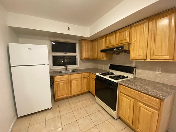 4th image of 11 Jaffe St Floor 1