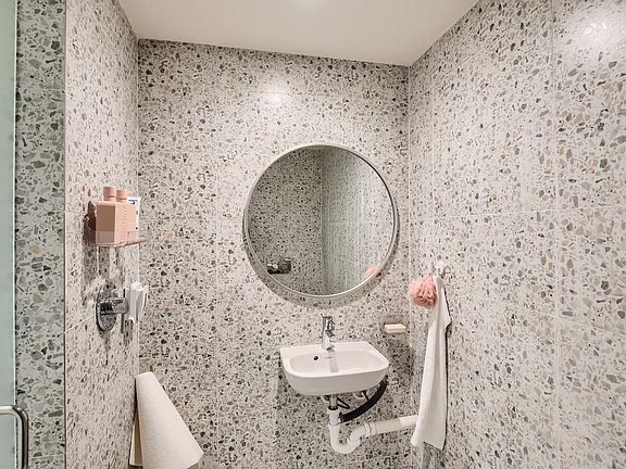 3rd image of 901 W Washington St #306
