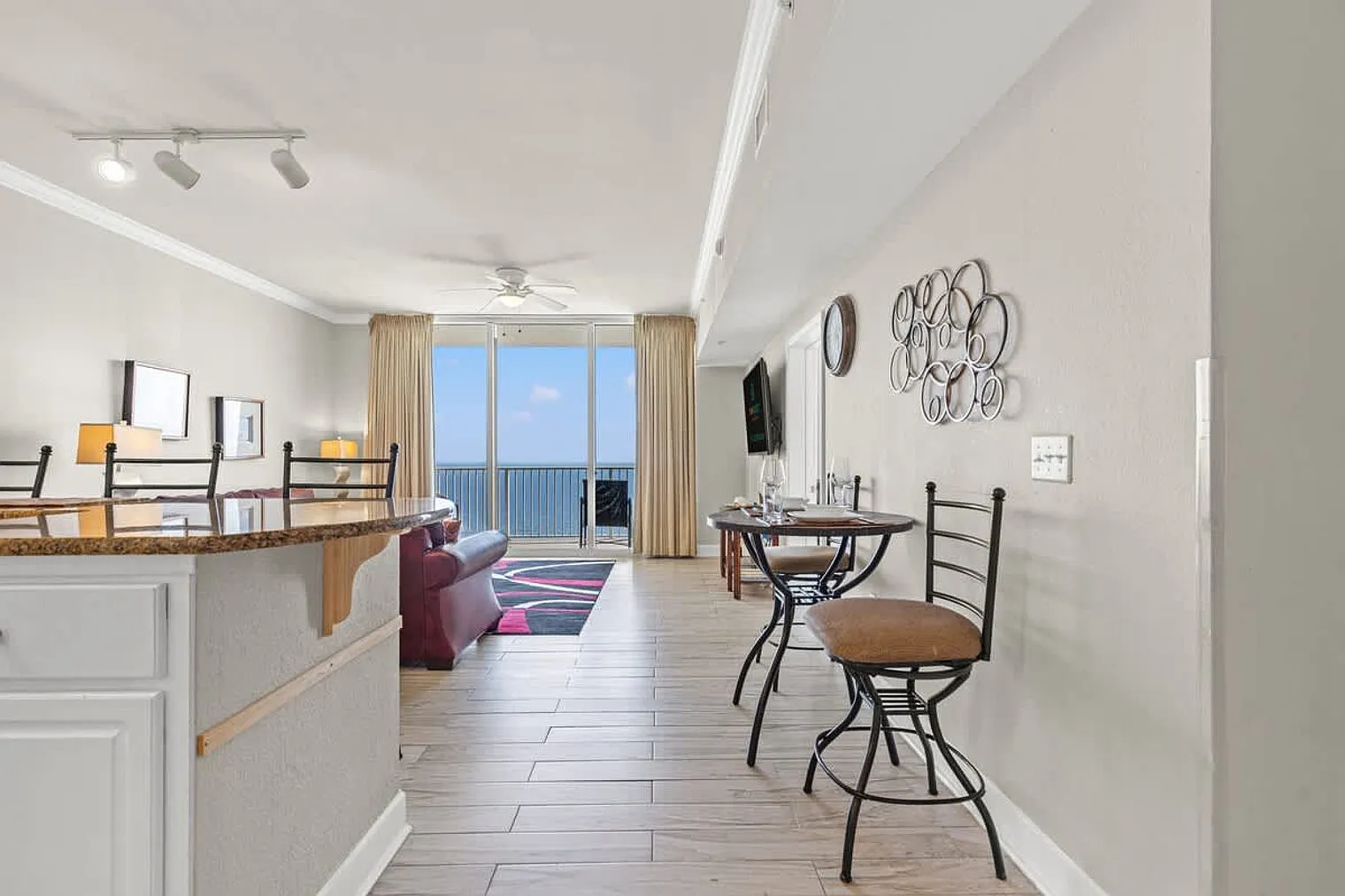 1 bed, 2.0 bath, 914 sqft, $2,477 — Photo 2