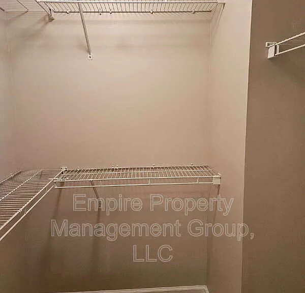 202 Castlebury Dr — Photo 8