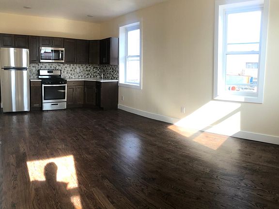 2nd image of 190 Delancey St #2