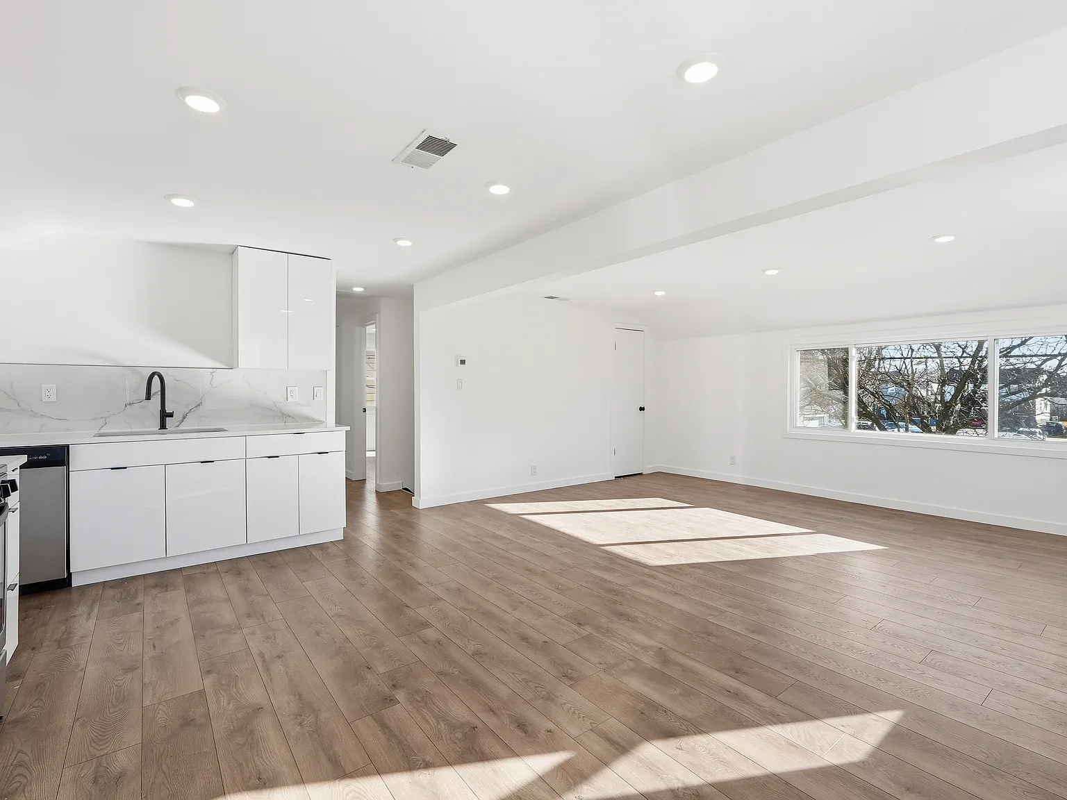 3 bed, $3,500 — Photo 3