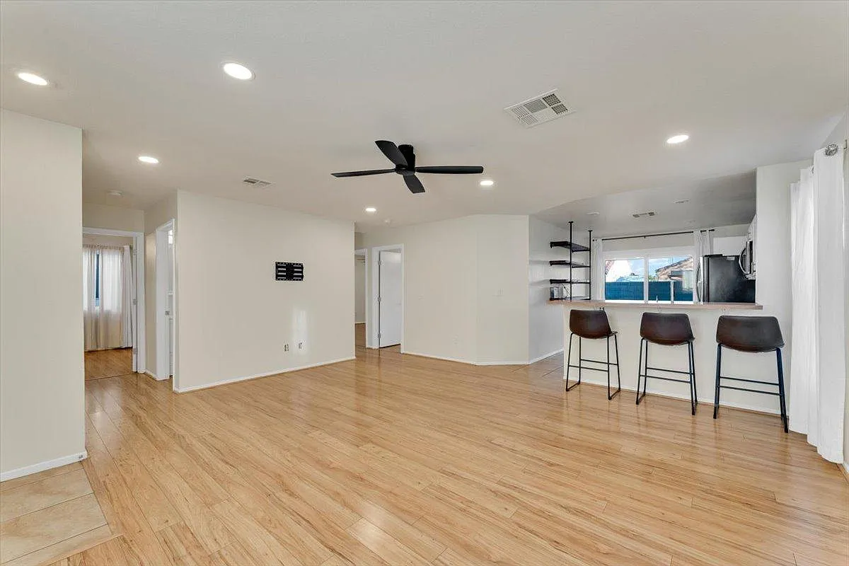 1072 Sky Rock Ct — Photo 3
