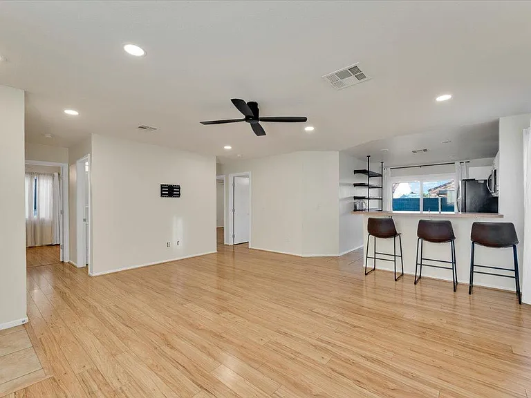 1072 Sky Rock Ct — Photo 3