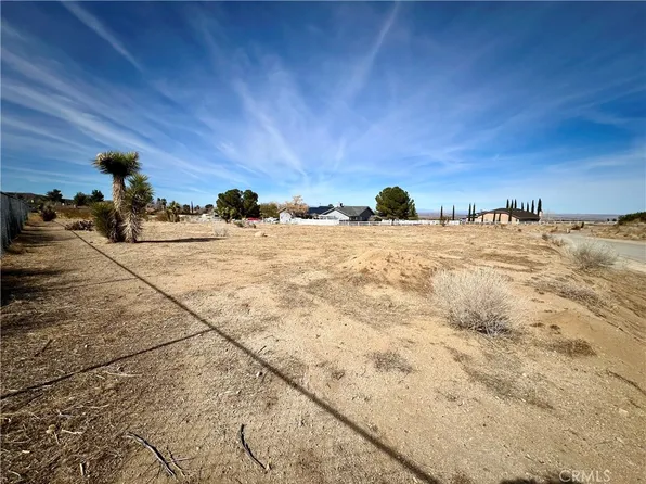 163 Ste Vic Burning Tree St E #6, Llano, CA 93544