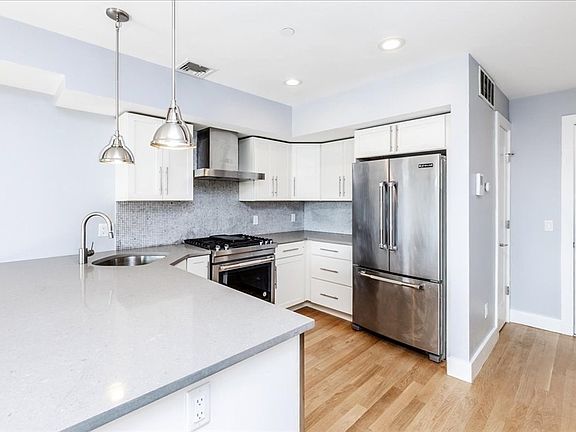 5th image of 150 W Broadway #418