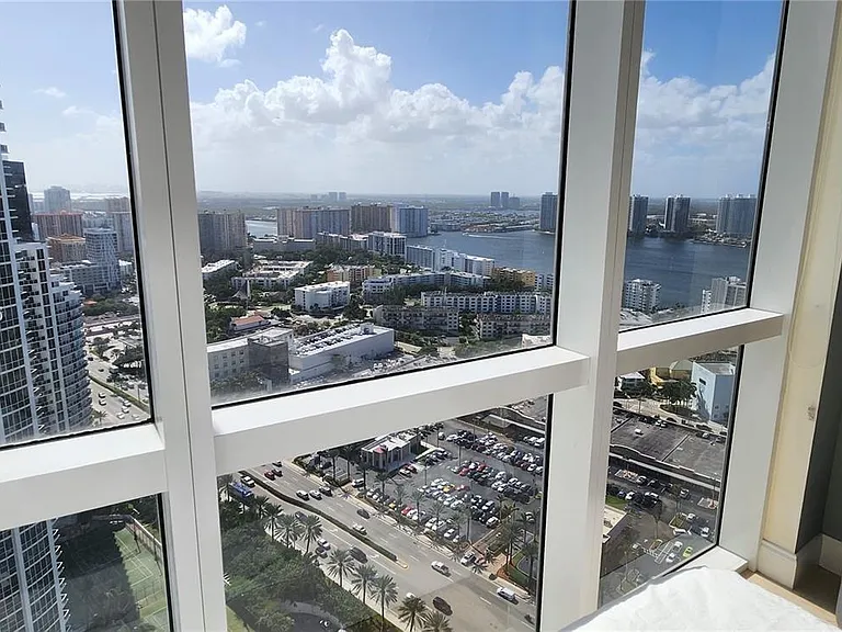 18201 Collins Ave #4305 — Photo 9