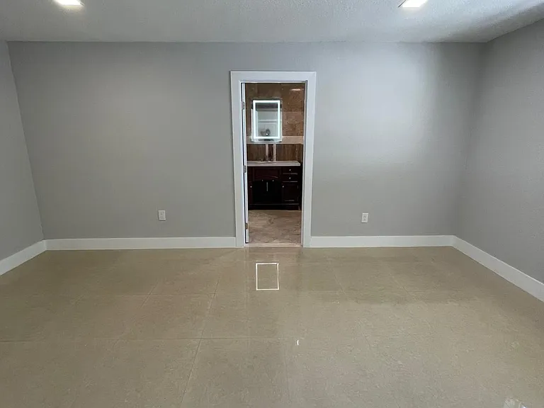 2135 SW 25th St — Photo 7