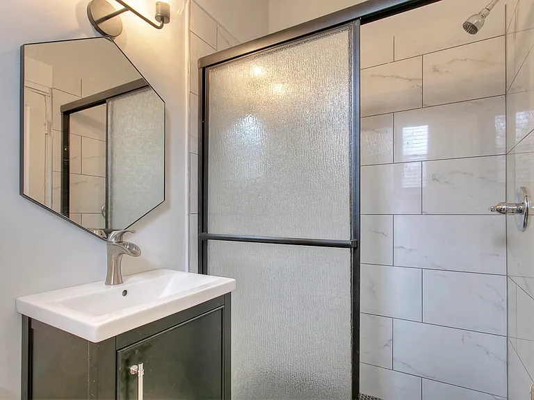 511 Sanford St #2 — Photo 6