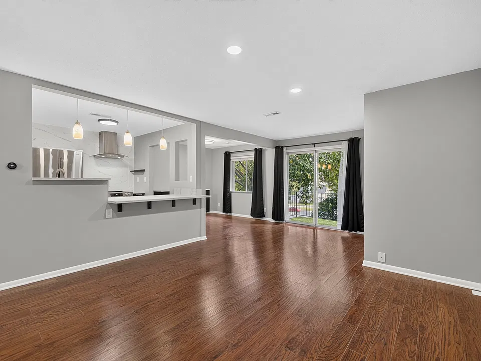 809 W 40th St