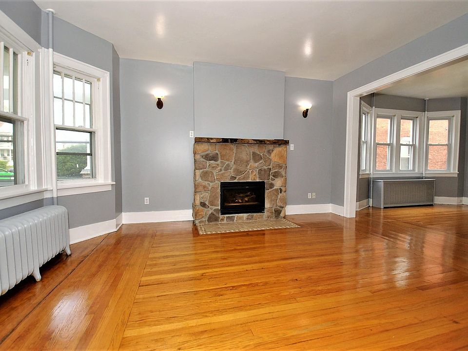 1st image of 494 Pawling Ave #1