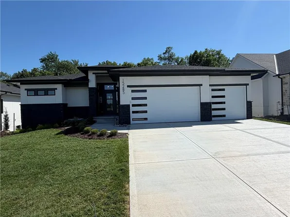 15285 W 162nd St, Olathe, KS 66062