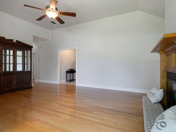 4th image of 38297 Oakleigh Ln