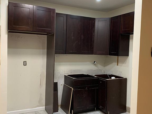 4th image of 1857 Gleason Ave #1