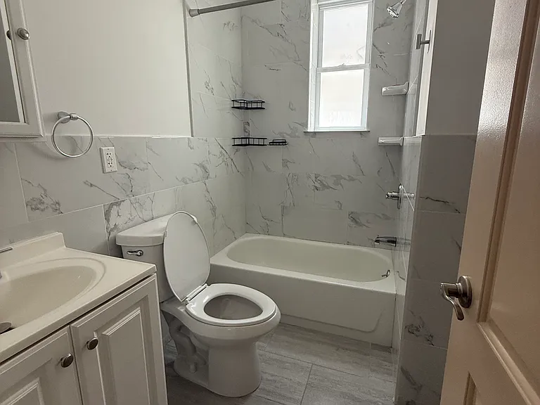 1714 62nd St #1R — Photo 3