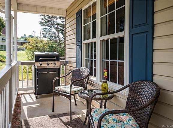 5th image of 109 Gold Finch Ln