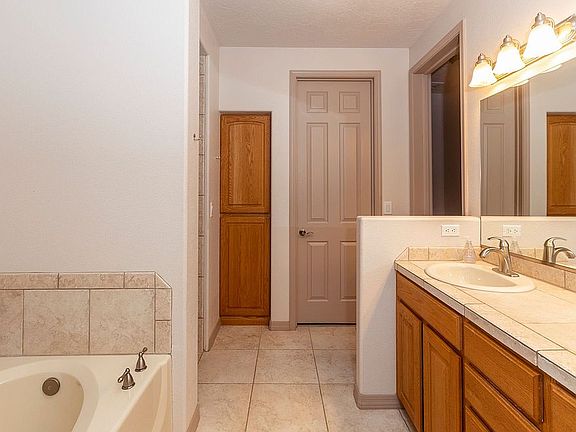 5th image of 2092 Chip Dr