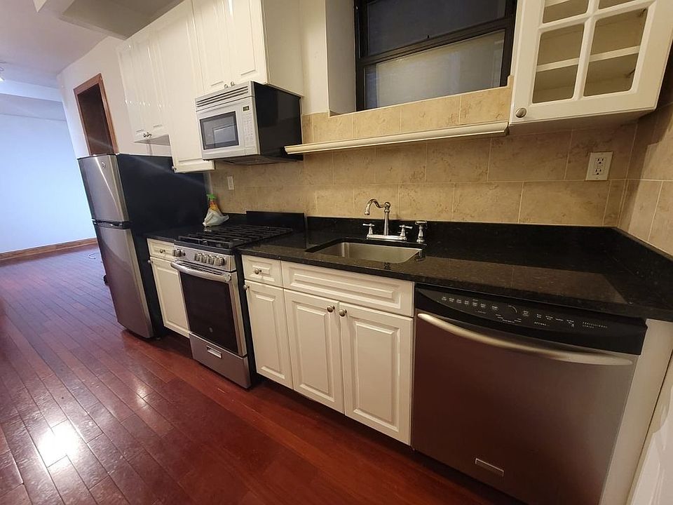 1st image of 223 W 16th St APT 1A