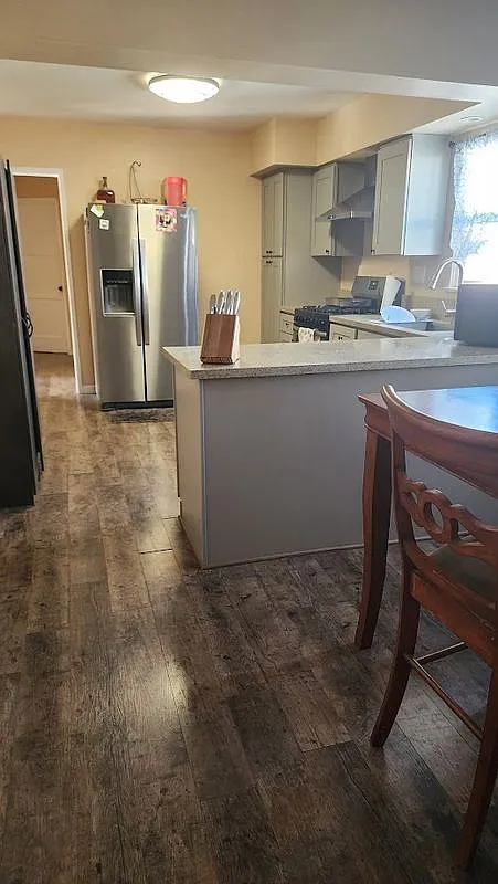 4 bed, 2.0 bath, 400 sqft, $750 — Photo 3