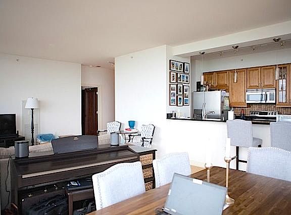 4th image of 1233 S Prairie Ave #2101