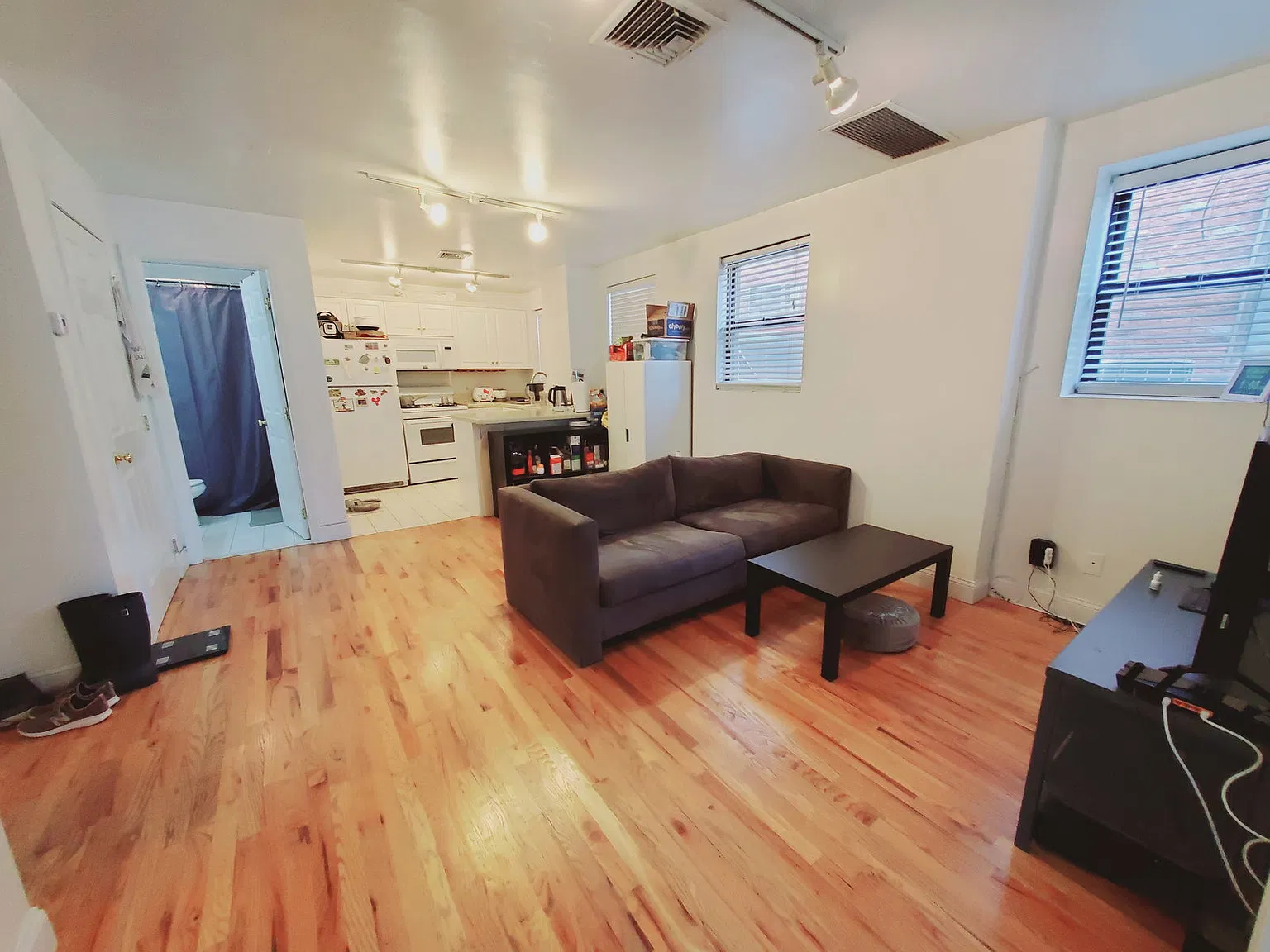 2 bed, 1.5 bath, 750 sqft, $2,300 — Photo 2