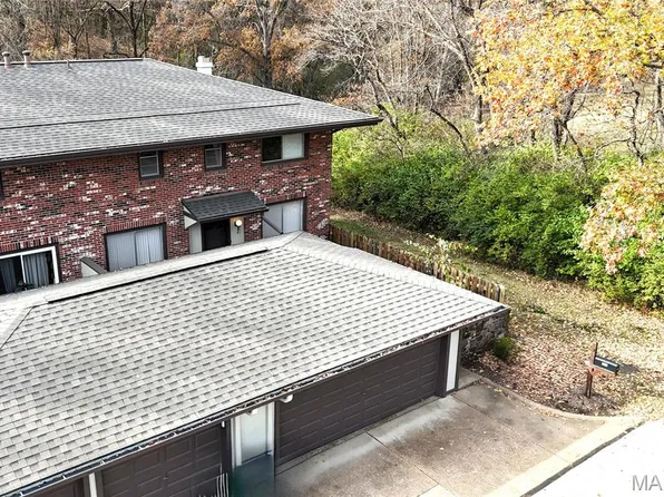 955 Silversprings Ln, Ballwin, MO 63021