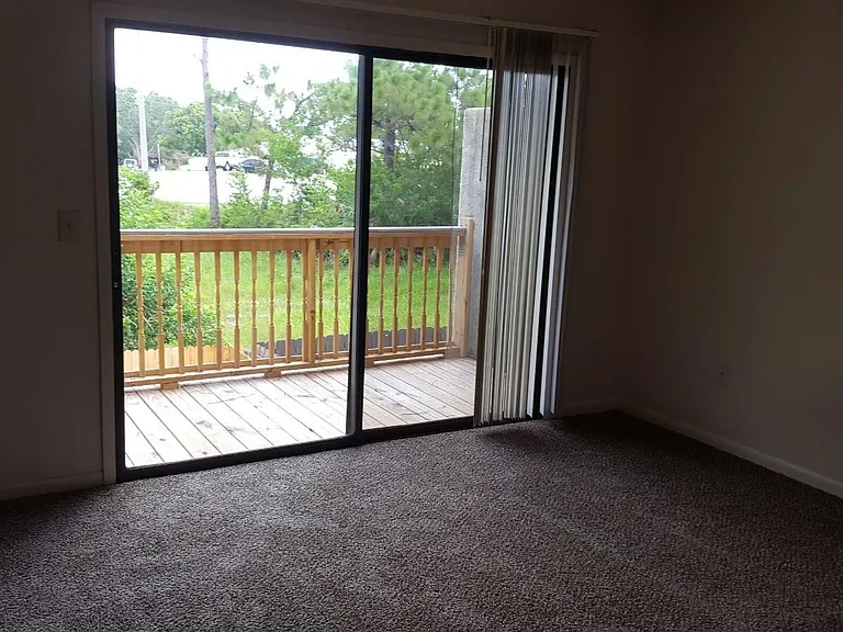 292 W Towne Pl — Photo 5