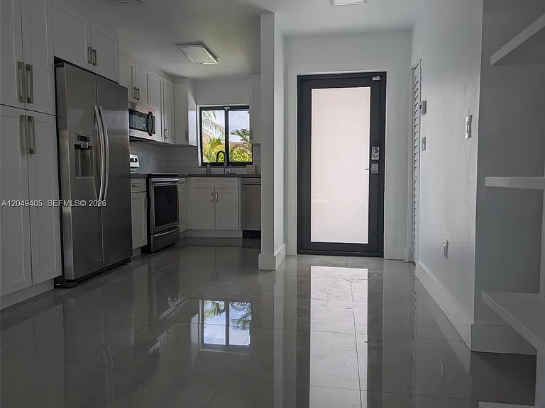 9337 SW 6th Ter #0 — Photo 3