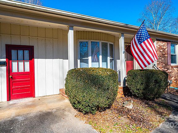 4th image of 908 Greenwood Pl