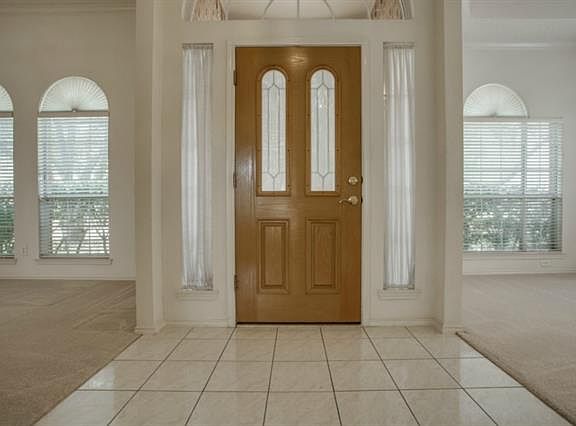 4th image of 615 Herefordshire Ln