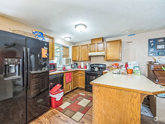4th image of 21626 50th Ave E