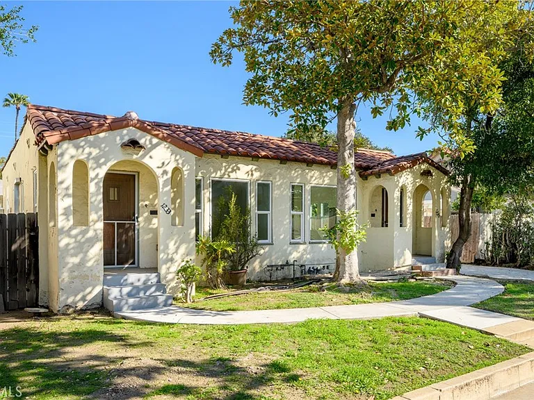 1233 Orange Grove Ave — Photo 1