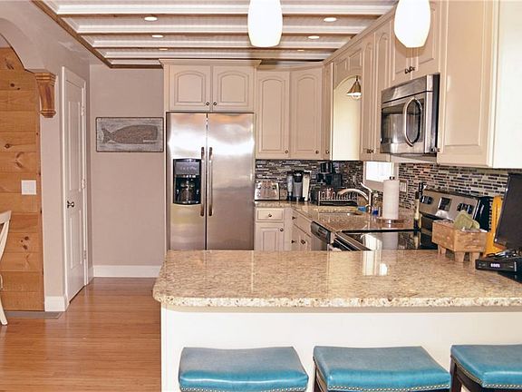 4th image of 34 Green Meadow Dr