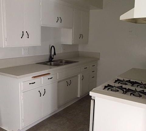 4th image of 3733 Locke Ave