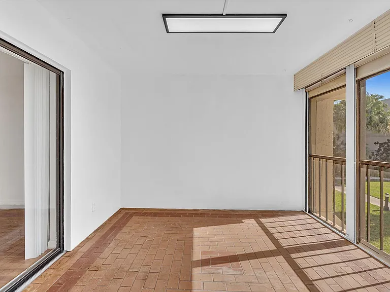 220 Lakeview Dr #210 — Photo 20
