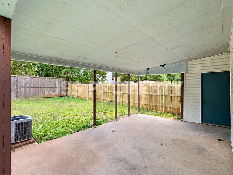 2267 Cheshire Dr — Photo 27
