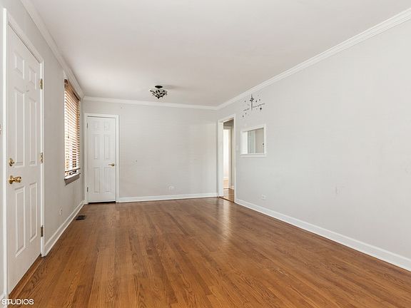 3rd image of 4022 W 107th St