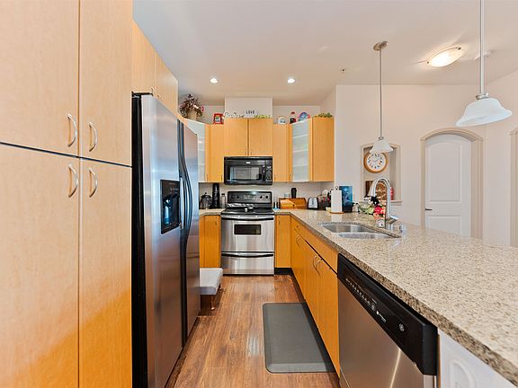 5th image of 33485 Fraser St #207