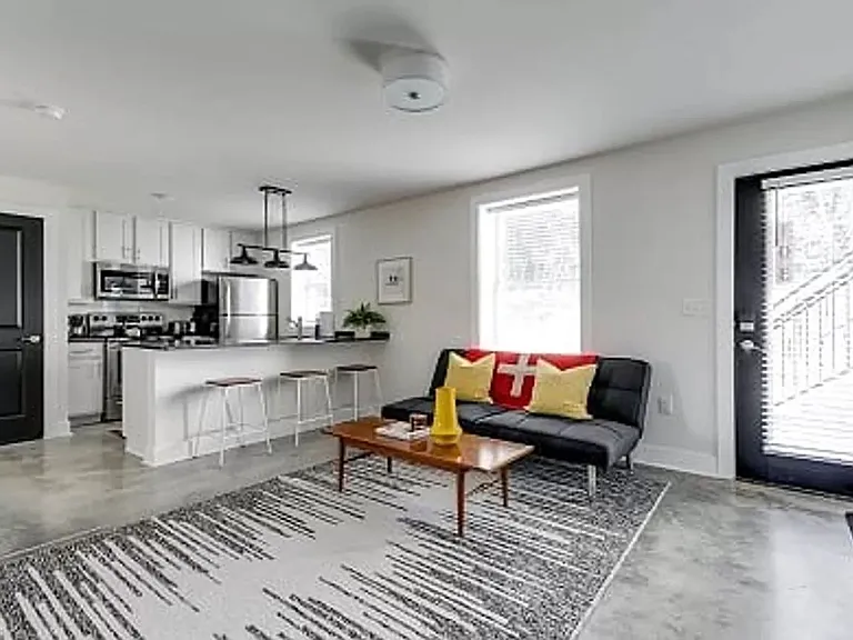 3005 E Franklin St #106 — Photo 9