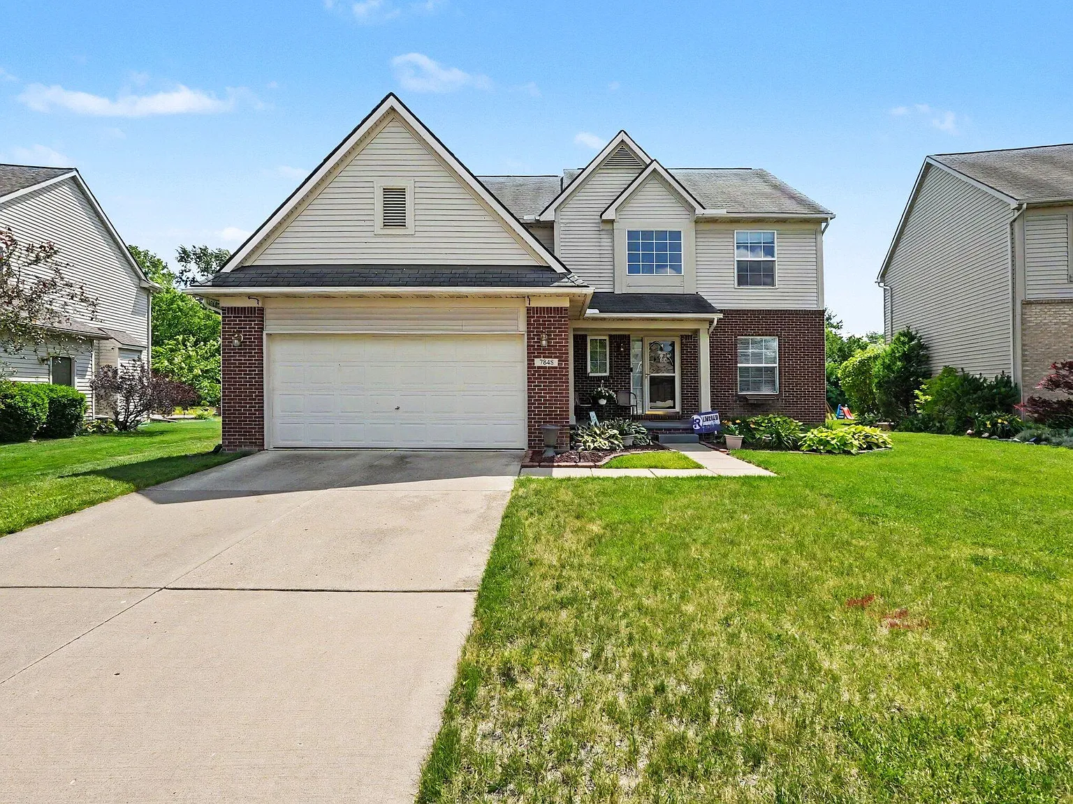 4 bed, 2.5 bath, 2694 sqft, $2,900 — Photo 1