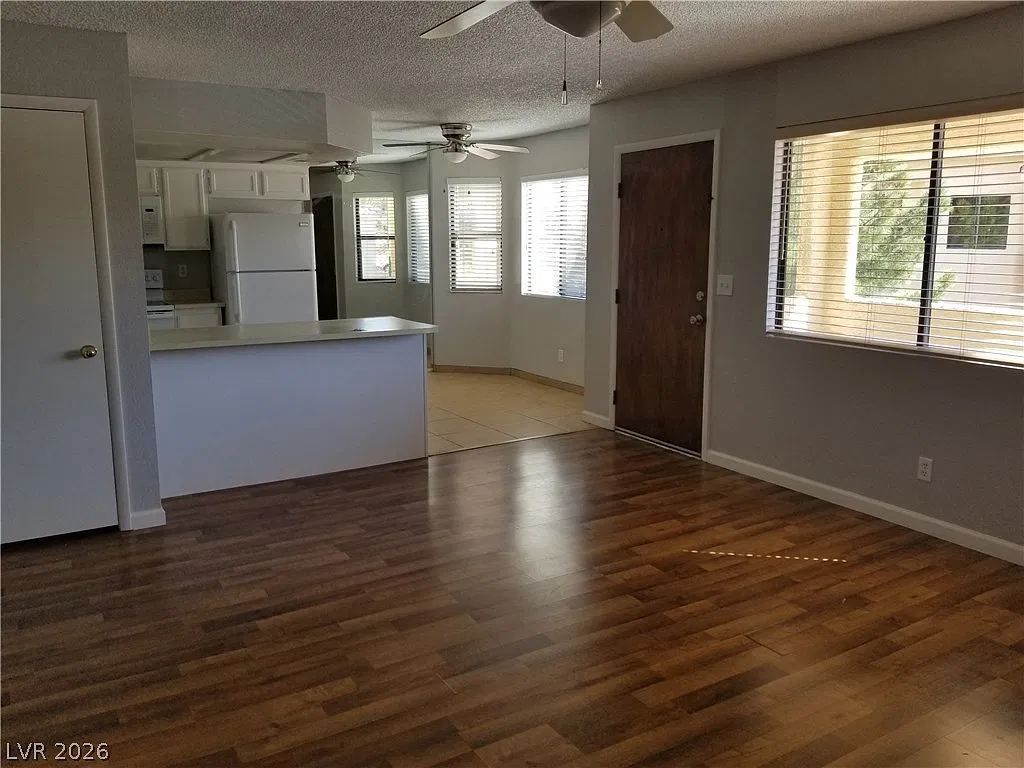 2 bed, 2.0 bath, 912 sqft, $1,280 — Photo 3