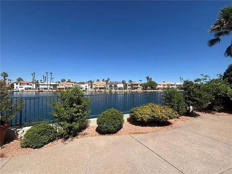 2424 Ocean Front Dr — Photo 16