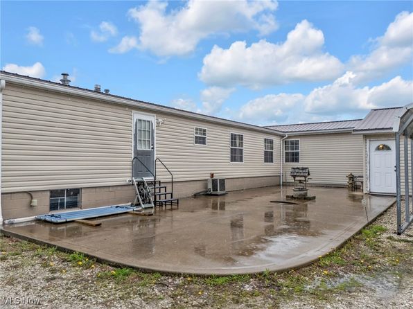 8022 State St NE, Louisville, OH 44641