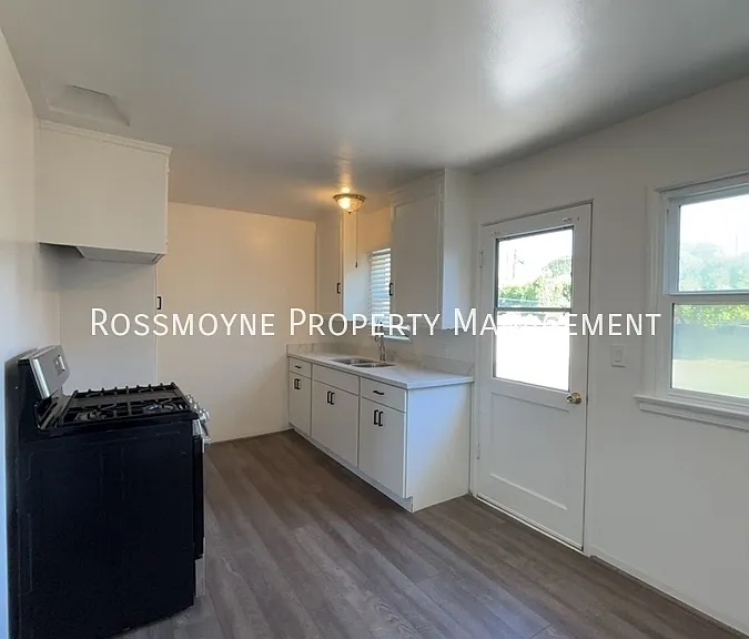 3107 Jeffries Ave — Photo 5
