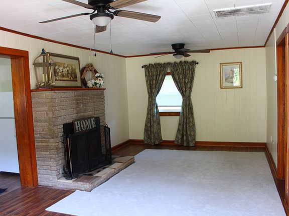 3rd image of 904 Blue Springs Rd
