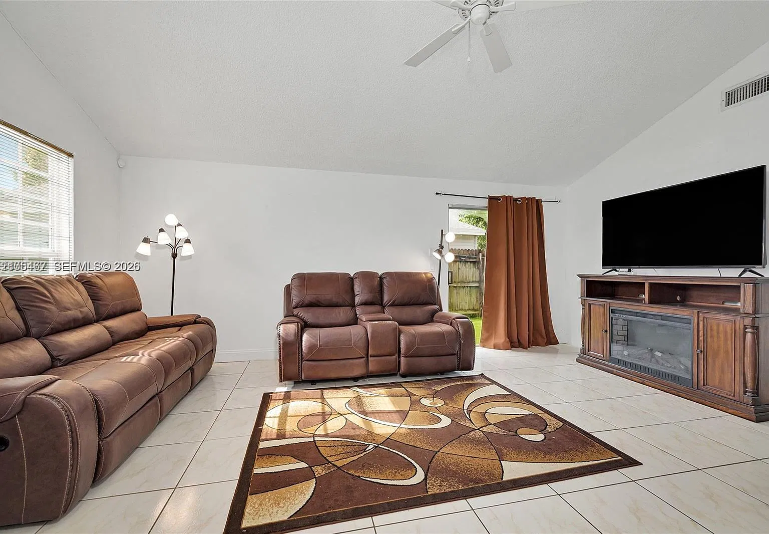 1720 SW 84th Ave — Photo 2