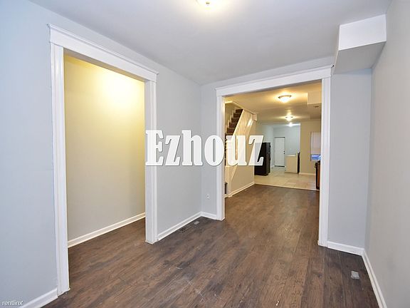 1623 e 30th st living1