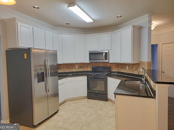 2nd image of 5855 Rives Dr