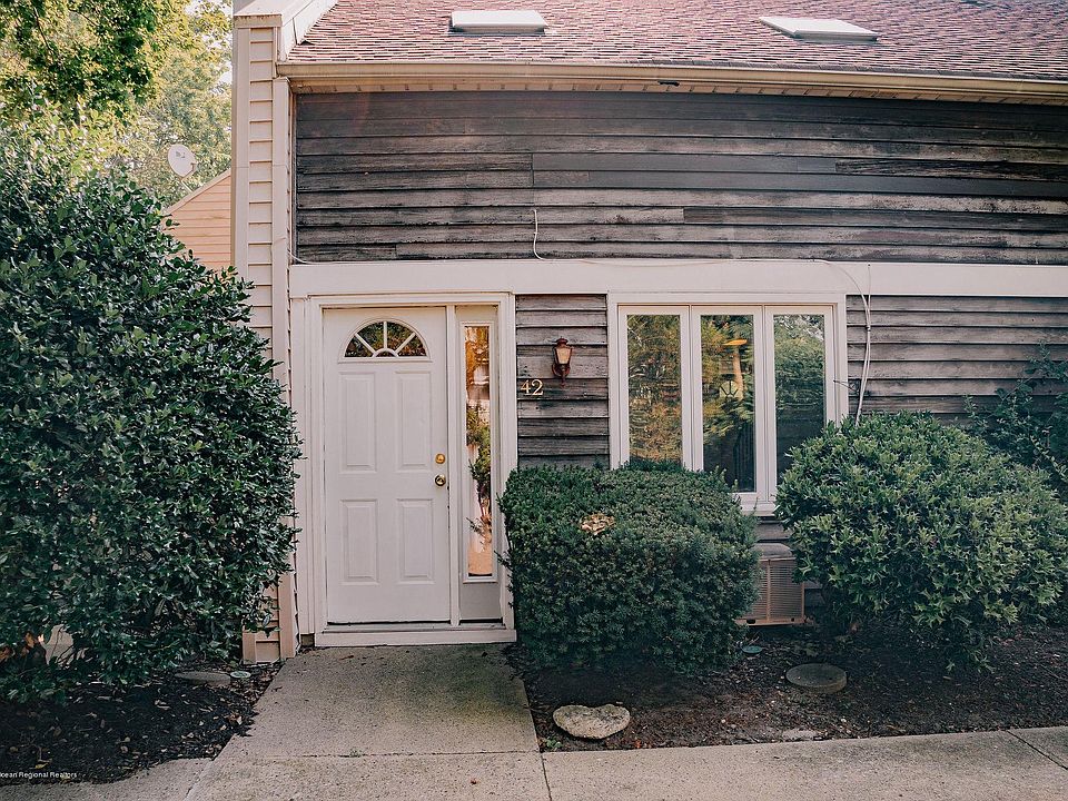 1st image of 600 Clifton Ave Unit 4-2-02A
